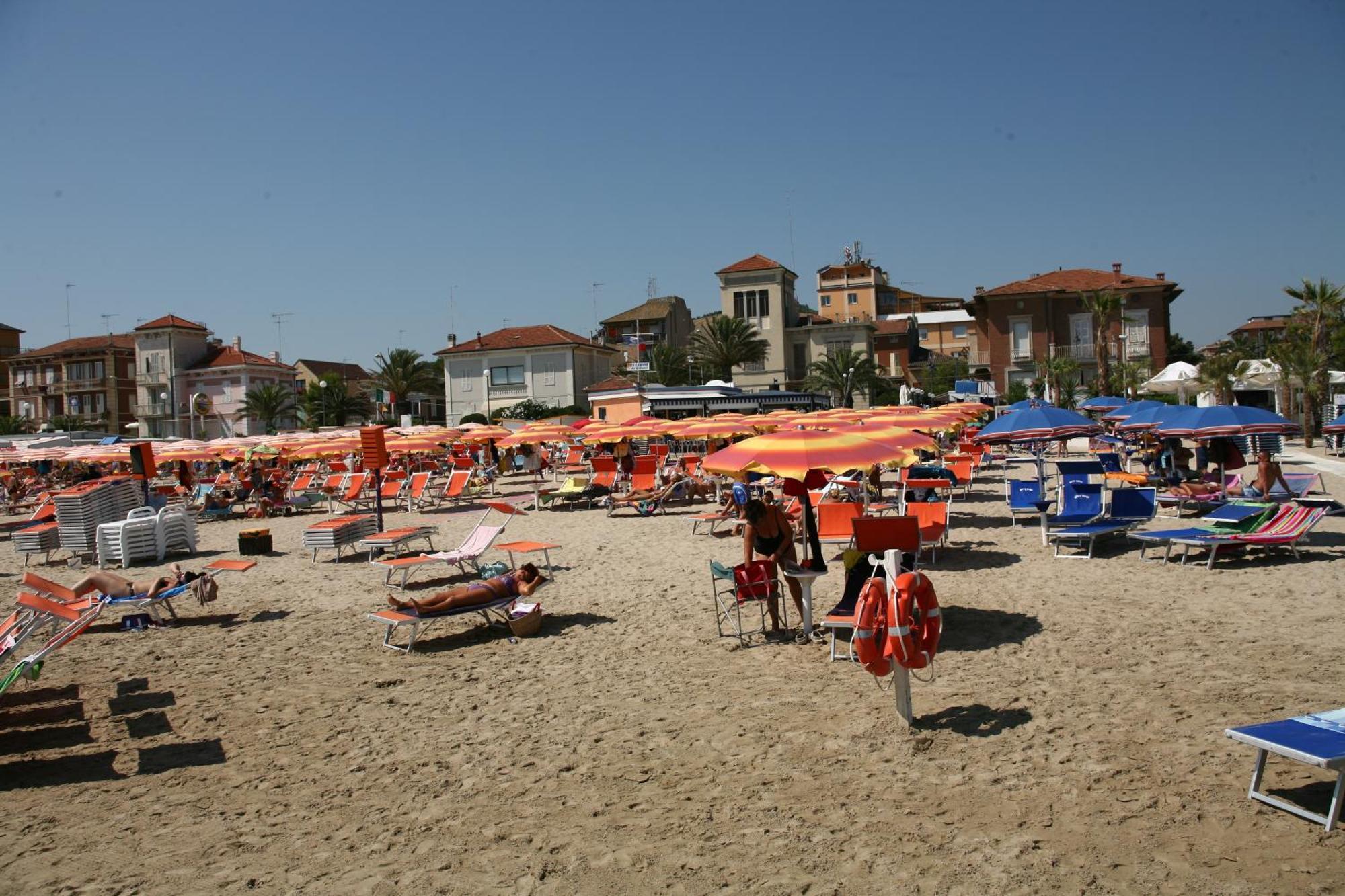 Hotel Victoria Porto San Giorgio Buitenkant foto